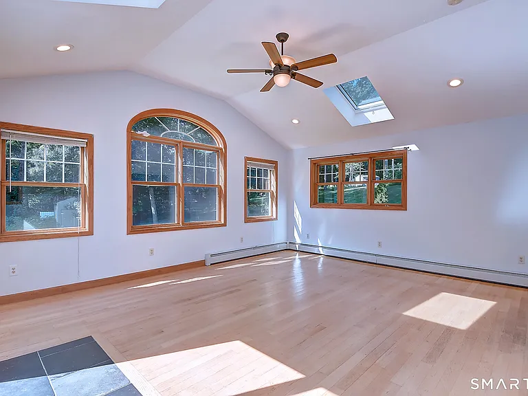 58 Elizabeth Dr — Photo 13