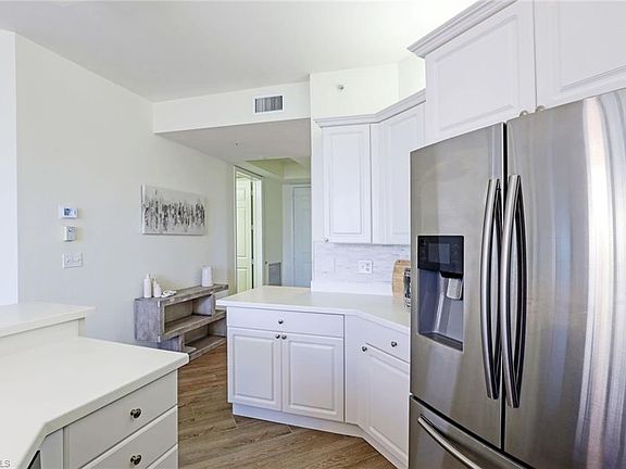 2nd image of 400 Flagship Dr APT 401