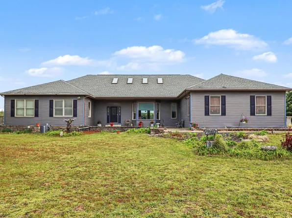 32282 64th Ave, Lawton, MI 49065