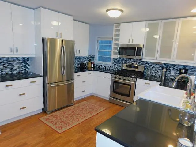 Building Photo - 819 Kenwood Pkwy #1