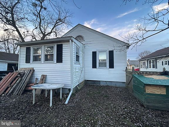 4th image of 320 Morris Ave