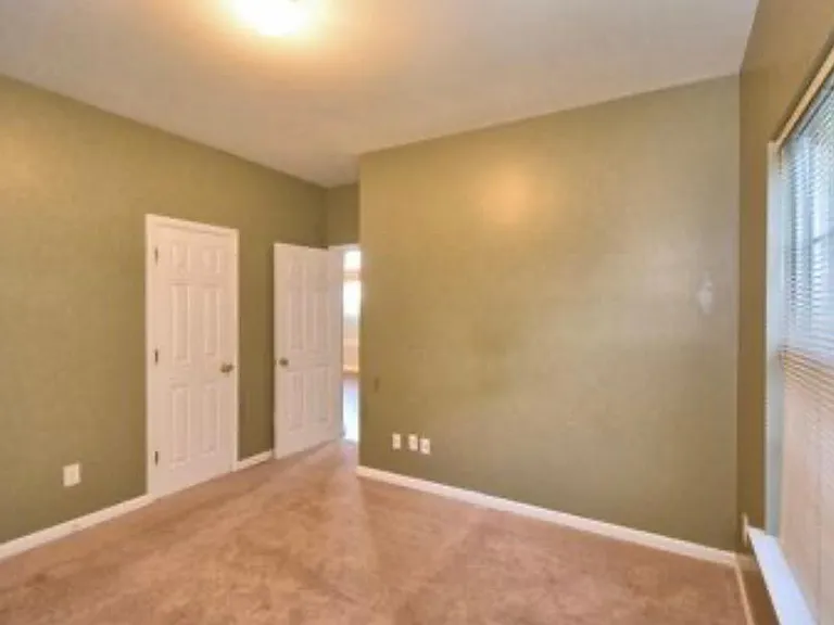 209 Lenox Ln — Photo 22