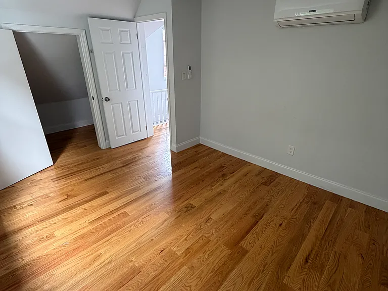 2760 Bainbridge Ave #2 — Photo 7