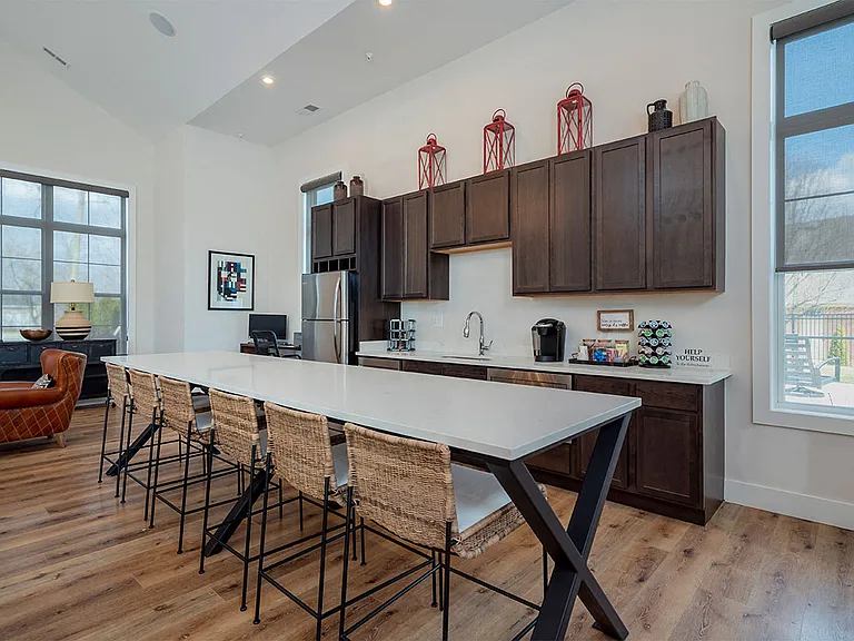 Bentley Apartments — Photo 24