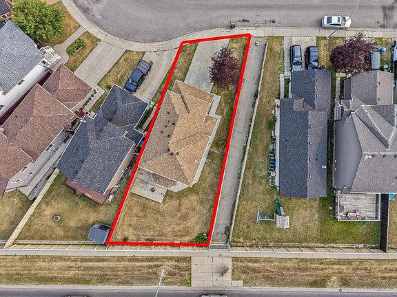 2nd image of 187 E Martinvalley Cres NE