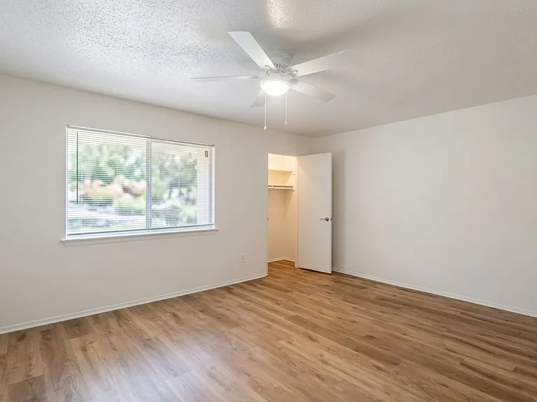 Woodland Hills — Photo 10