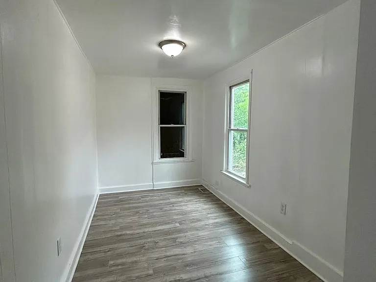 739 Beatty St — Photo 9