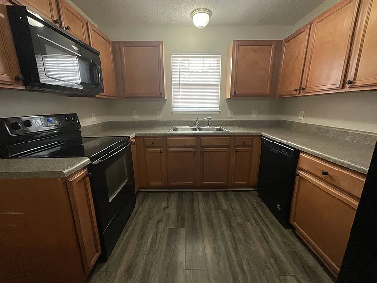 Meridian Park Apartments — Photo 251