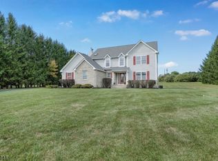 1 Southdown Dr, Lafayette, NJ 07848