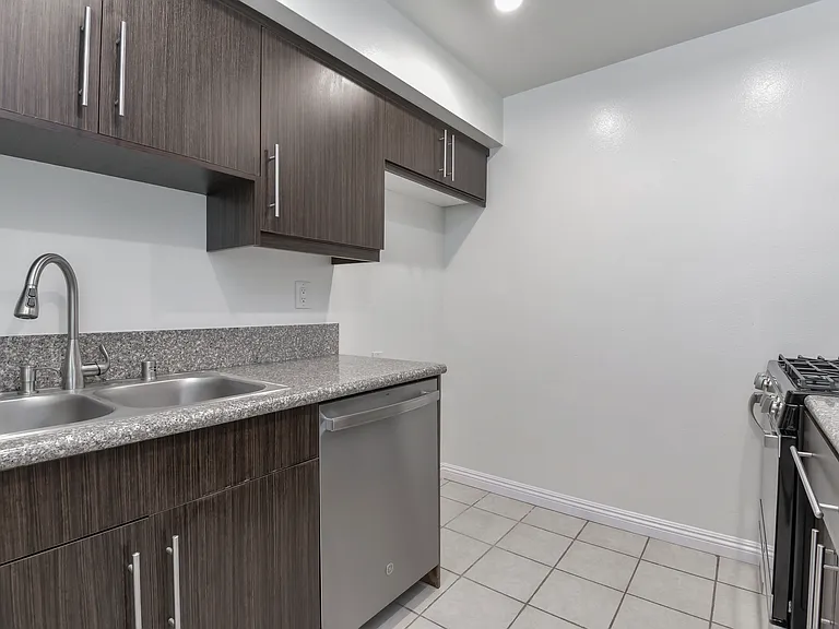 1021 Linden Ave #6 — Photo 10