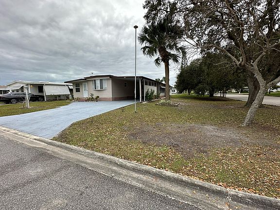 5th image of 893 Cashew Cir