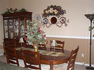 3rd image of 906 Shiloh Pl
