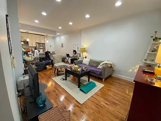 Rented by EastMount Realty LLC | media 18