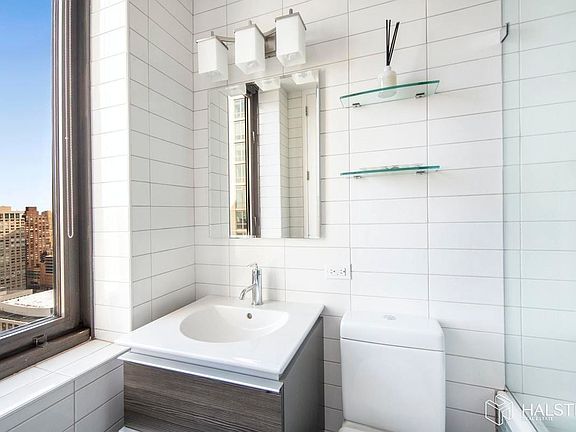 5th image of 161 W 61st St APT 31E