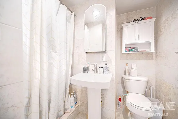 Rented by Urbane Brokerage | media 14