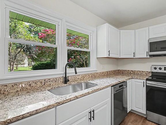 3rd image of 108 Hermitage Rd