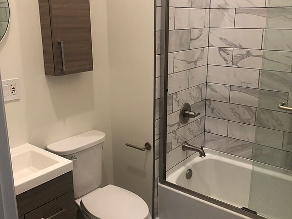 3rd image of 2455 N Sawyer Ave APT 1F