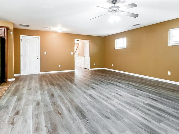 4th image of 327 Village Dr