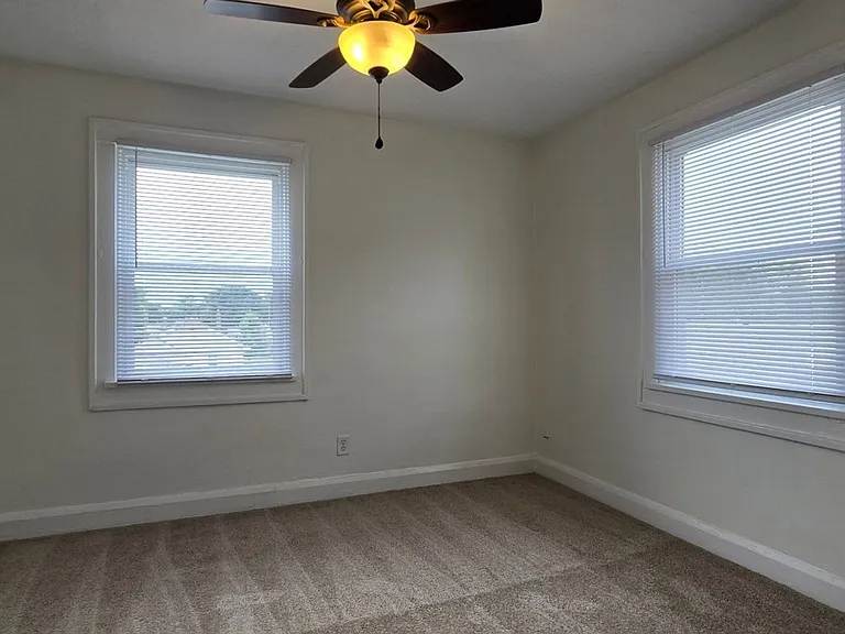 2746 Shelby St — Photo 12