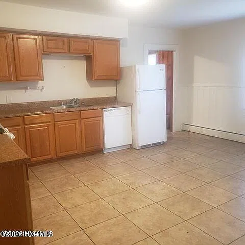 5 bed, 2.0 bath, $4,000 — Photo 3