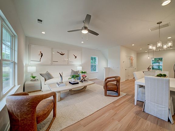 5th image of 2067 Comstock Ave