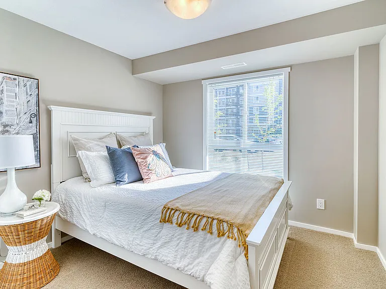 1828 Keene Cres SW — Photo 7