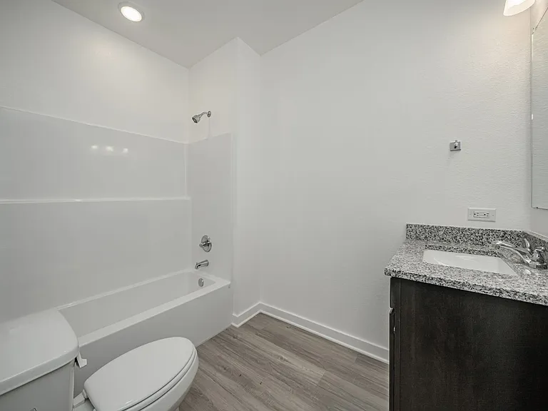 1608 W 5th St #1 — Photo 31