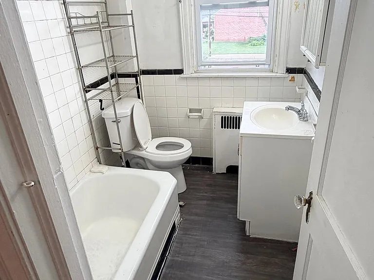 1123 Chester Pike — Photo 11