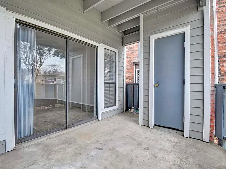 1303 Main — Photo 11