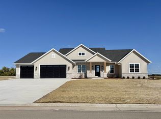 5090 N Cobble Creek Dr, Appleton, WI 54913