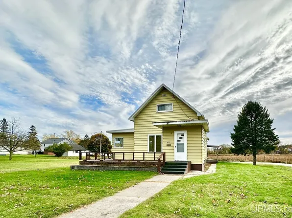 621 W C St, Iron Mountain, MI 49801
