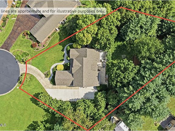 2nd image of 8 Fox Run Ln