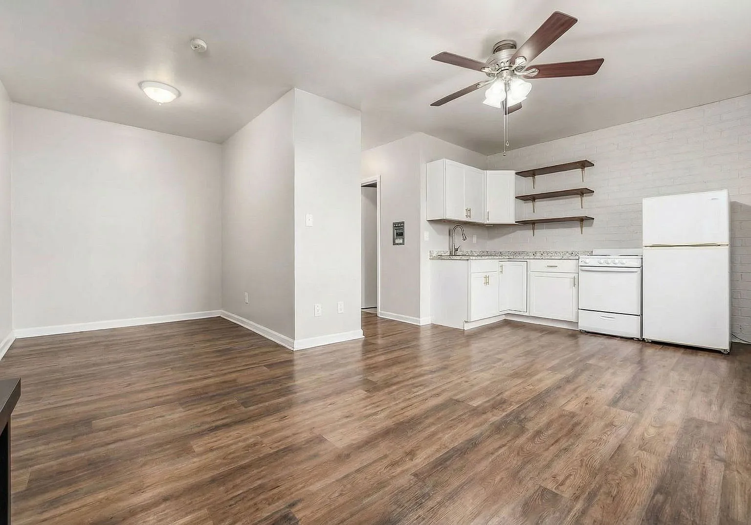 80 W. Lane Avenue — Photo 1
