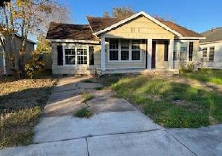1st image of 1018 W 8th St