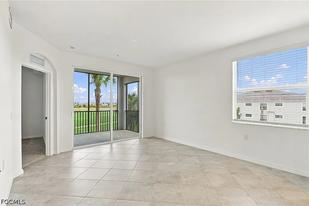 2 bed, 2.0 bath, 1301 sqft, $2,150 — Photo 3