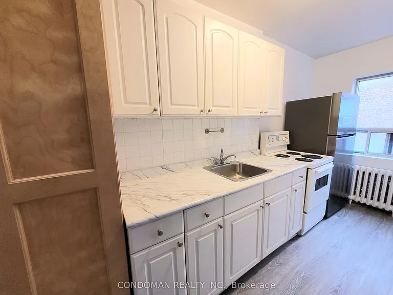 852 Broadview Ave #303 — Photo 3