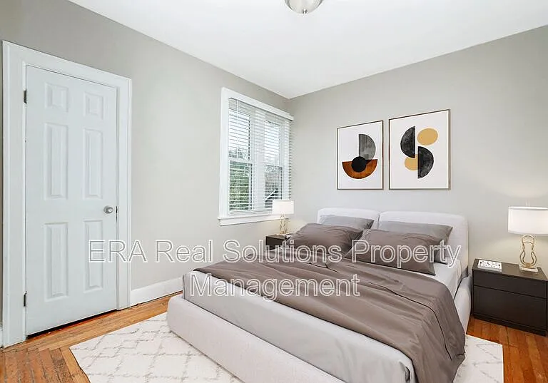 979 Burton Ave — Photo 13