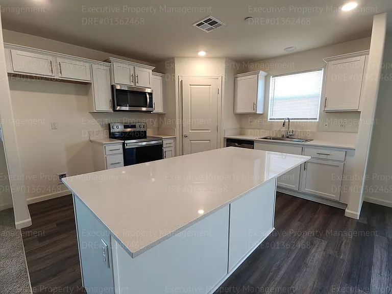 8921 Kemi St — Photo 36