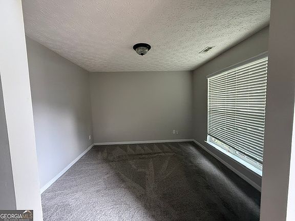 3rd image of 743 Mesa Rd