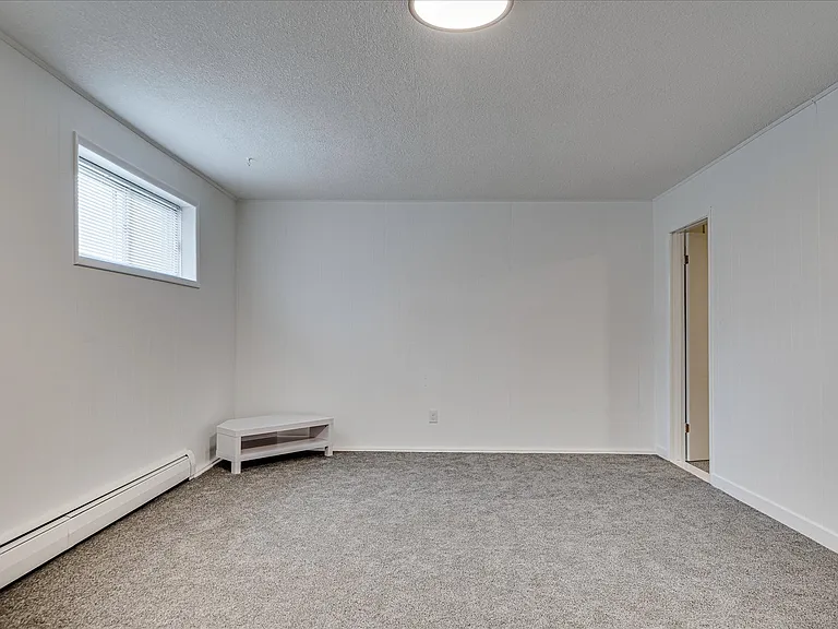 344 Carleton Dr #B — Photo 8