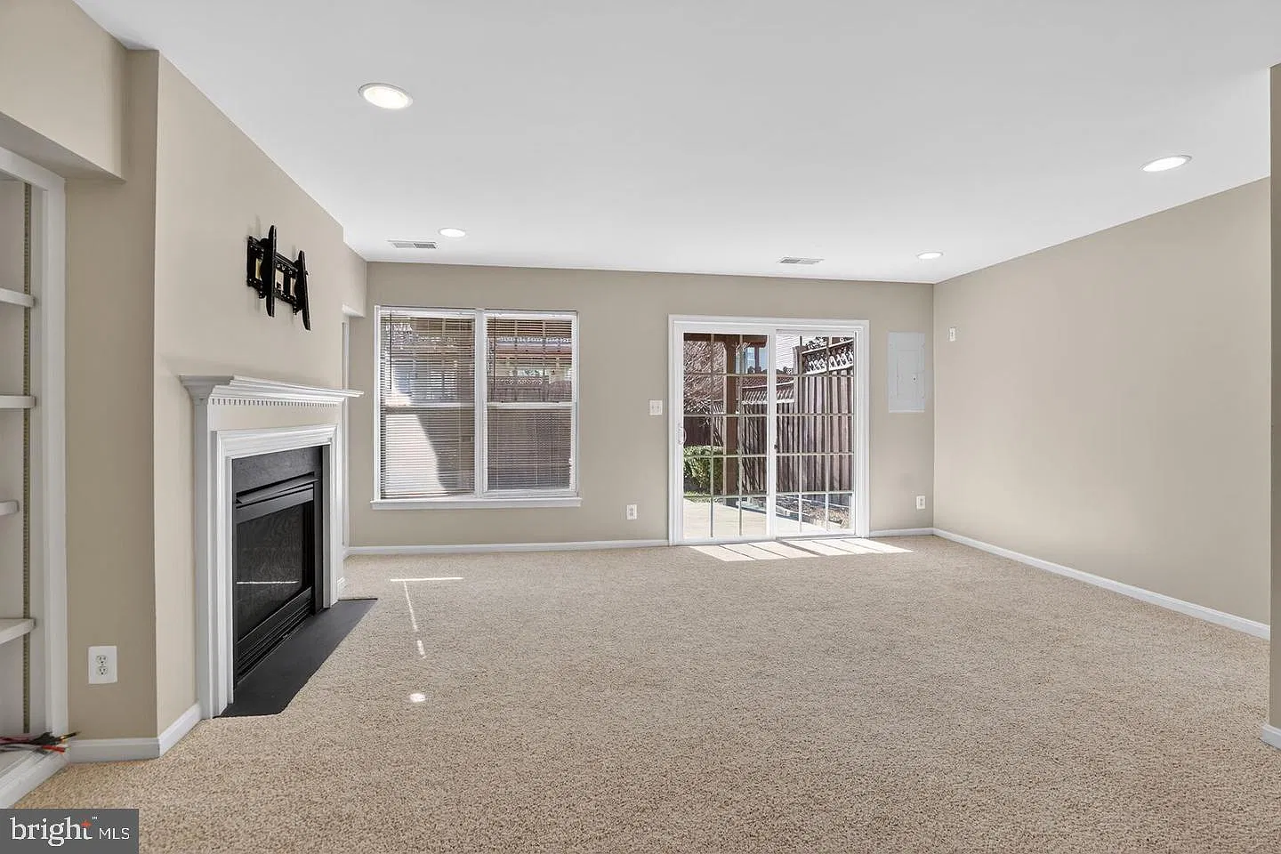 3 bed, 4.0 bath, 2196 sqft, $2,950 — Photo 4