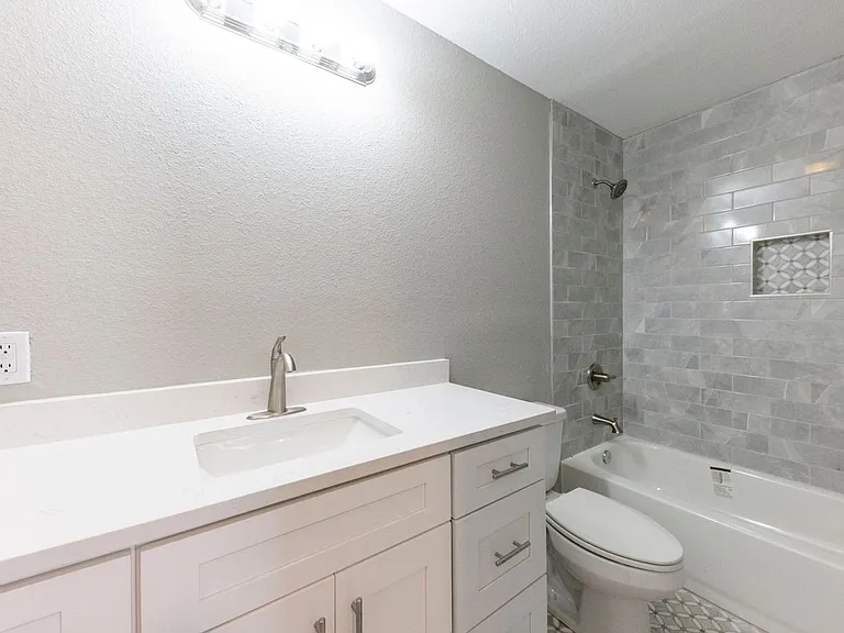 1809 W Center Ave — Photo 3