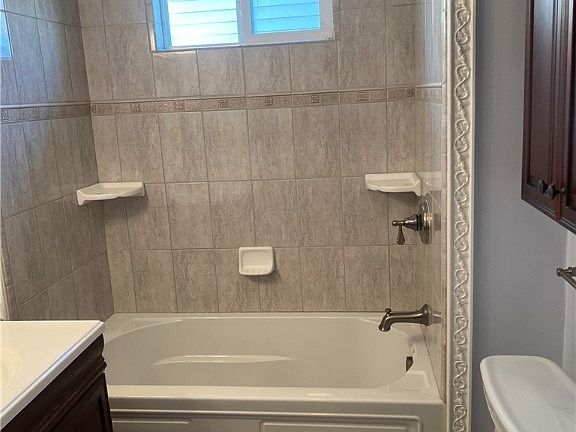 4th image of 1535 Rosewood Ave