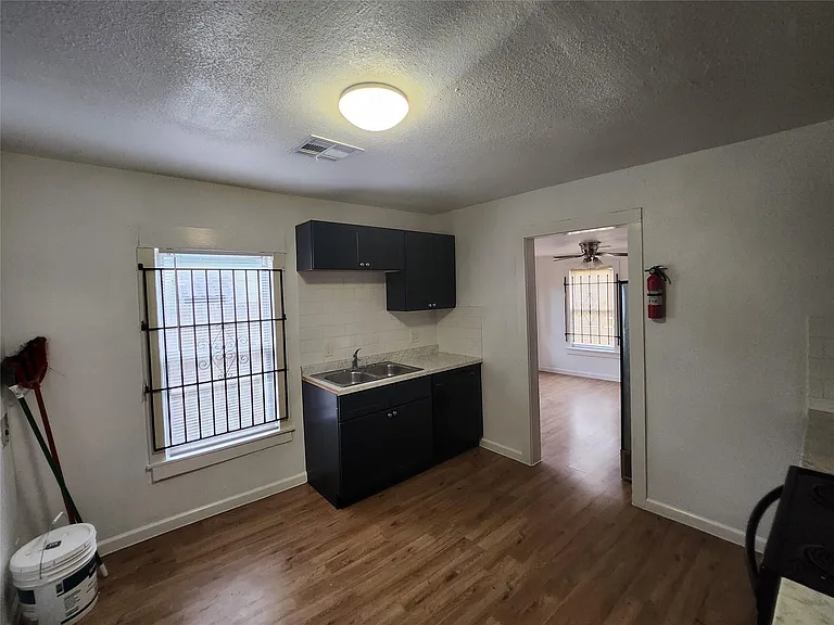 3206 Anita St — Photo 6