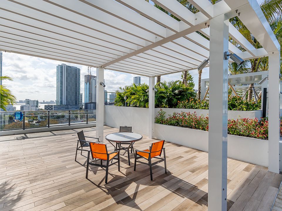 MidtownMiami_amenity_deck seating