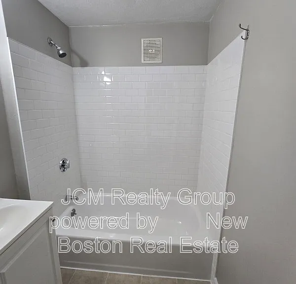 196 Washington St — Photo 9