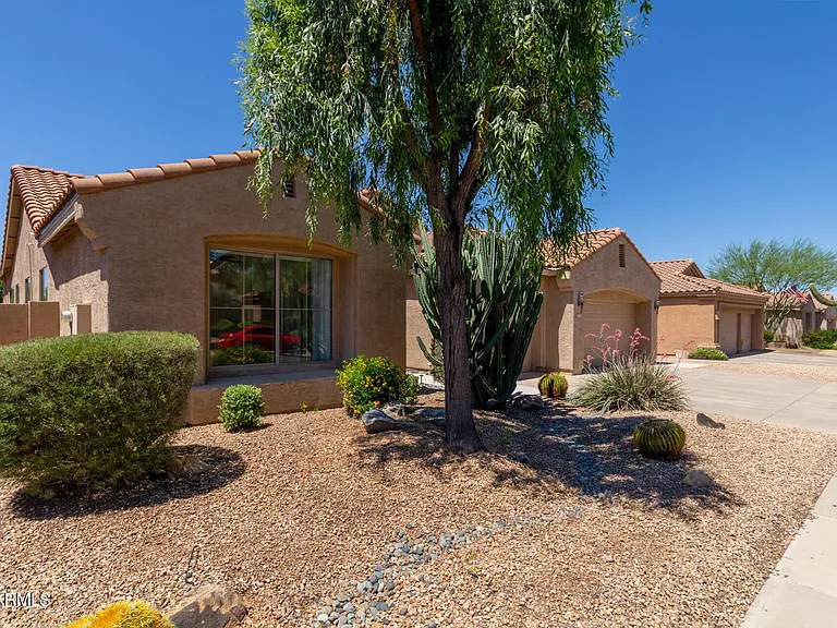 4327 E Sands Dr — Photo 2