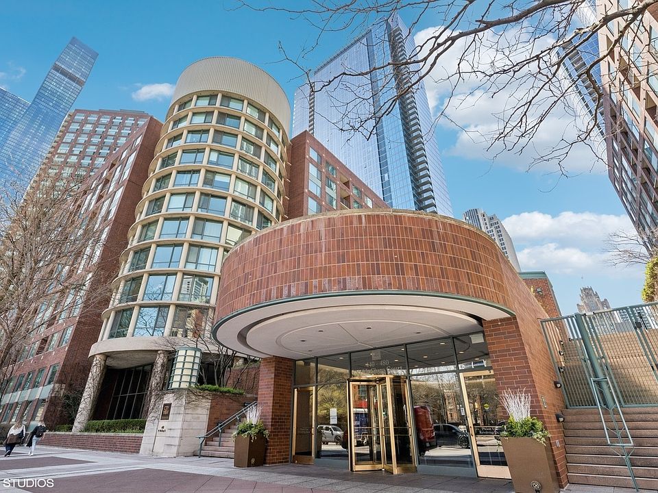 1st image of 440 N McClurg Ct APT 111