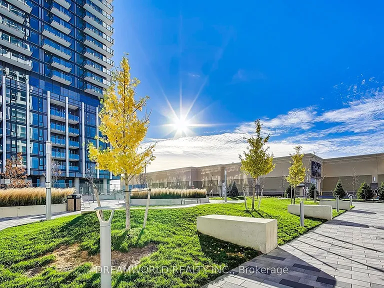 9000 Jane St #1409 — Photo 3
