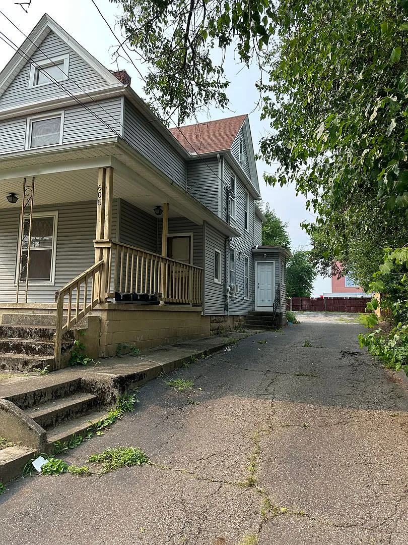 Buchtel Ave 605 E. — Photo 2